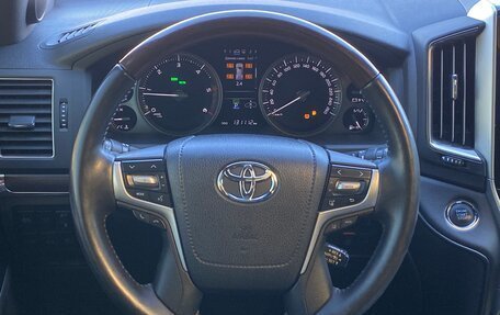Toyota Land Cruiser 200, 2017 год, 6 897 000 рублей, 16 фотография