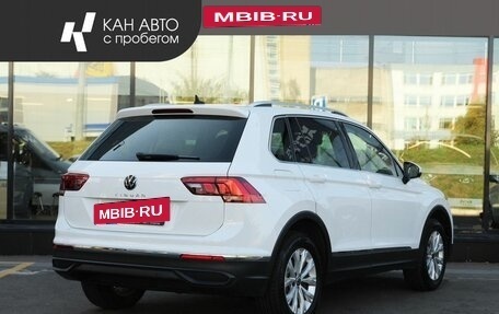 Volkswagen Tiguan II, 2021 год, 2 707 000 рублей, 2 фотография