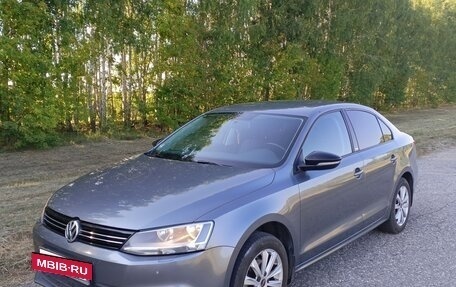 Volkswagen Jetta VI, 2014 год, 990 000 рублей, 2 фотография