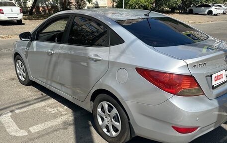 Hyundai Solaris II рестайлинг, 2011 год, 700 000 рублей, 4 фотография