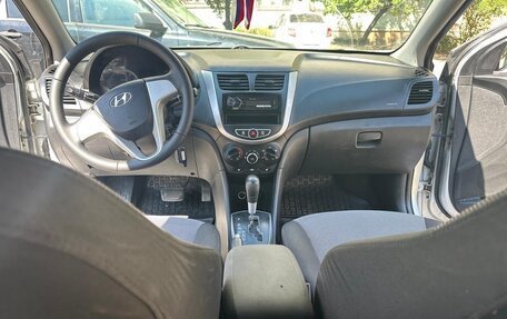 Hyundai Solaris II рестайлинг, 2011 год, 700 000 рублей, 12 фотография