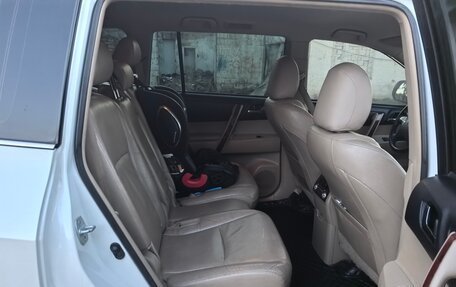 Toyota Highlander III, 2012 год, 1 700 000 рублей, 8 фотография