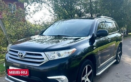 Toyota Highlander III, 2013 год, 2 055 000 рублей, 2 фотография
