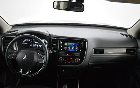 Mitsubishi Outlander III рестайлинг 3, 2019 год, 2 690 000 рублей, 5 фотография