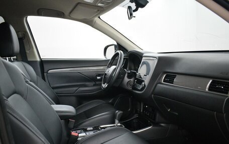Mitsubishi Outlander III рестайлинг 3, 2019 год, 2 690 000 рублей, 12 фотография