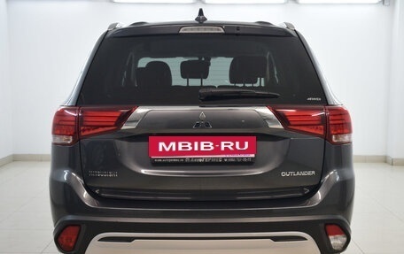 Mitsubishi Outlander III рестайлинг 3, 2019 год, 2 690 000 рублей, 3 фотография