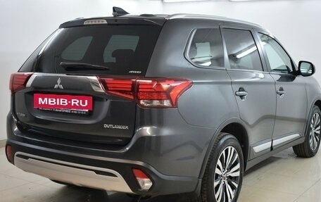 Mitsubishi Outlander III рестайлинг 3, 2019 год, 2 690 000 рублей, 4 фотография