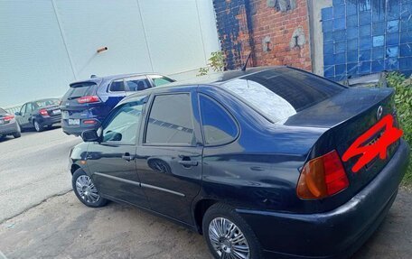 Volkswagen Polo III рестайлинг, 1999 год, 240 000 рублей, 1 фотография