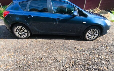 Opel Astra J, 2011 год, 650 000 рублей, 3 фотография