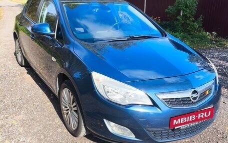 Opel Astra J, 2011 год, 650 000 рублей, 2 фотография