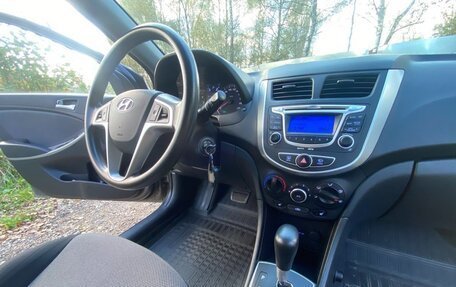 Hyundai Solaris II рестайлинг, 2013 год, 1 050 000 рублей, 2 фотография