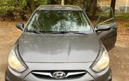 Hyundai Solaris II рестайлинг, 2013 год, 1 050 000 рублей, 3 фотография