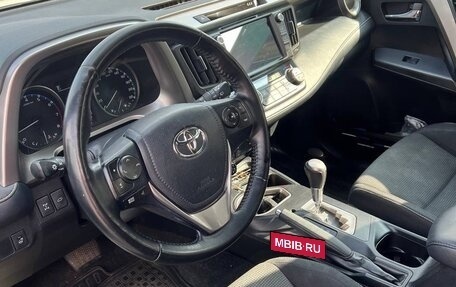 Toyota RAV4, 2018 год, 2 700 000 рублей, 5 фотография