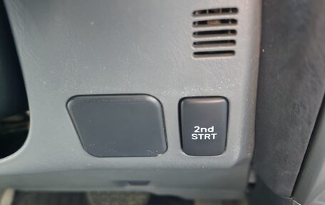 Toyota Land Cruiser Prado 120 рестайлинг, 2004 год, 2 100 000 рублей, 5 фотография