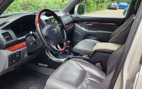 Toyota Land Cruiser Prado 120 рестайлинг, 2004 год, 2 100 000 рублей, 12 фотография