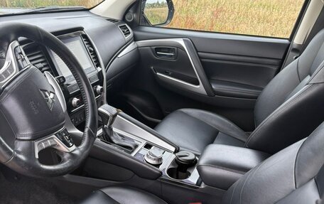 Mitsubishi Pajero Sport III рестайлинг, 2021 год, 2 650 000 рублей, 3 фотография