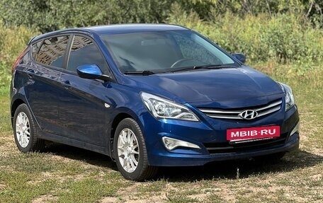 Hyundai Solaris II рестайлинг, 2015 год, 850 000 рублей, 2 фотография