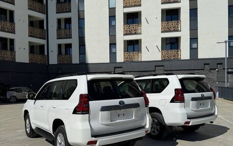 Toyota Land Cruiser Prado 150 рестайлинг 2, 2022 год, 7 500 000 рублей, 2 фотография
