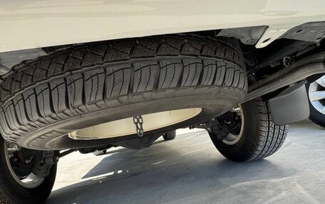 Toyota Land Cruiser Prado 150 рестайлинг 2, 2022 год, 7 500 000 рублей, 6 фотография