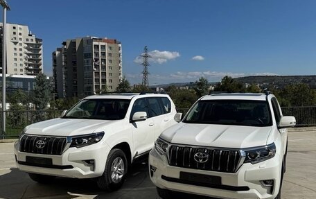 Toyota Land Cruiser Prado 150 рестайлинг 2, 2022 год, 7 500 000 рублей, 1 фотография