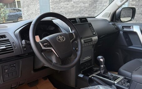 Toyota Land Cruiser Prado 150 рестайлинг 2, 2022 год, 7 500 000 рублей, 8 фотография
