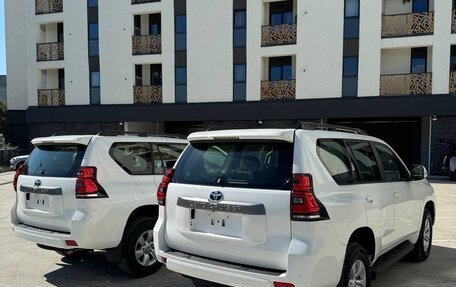 Toyota Land Cruiser Prado 150 рестайлинг 2, 2022 год, 7 500 000 рублей, 3 фотография