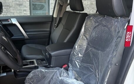 Toyota Land Cruiser Prado 150 рестайлинг 2, 2022 год, 7 500 000 рублей, 11 фотография