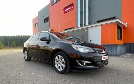 Opel Astra J, 2013 год, 770 000 рублей, 1 фотография