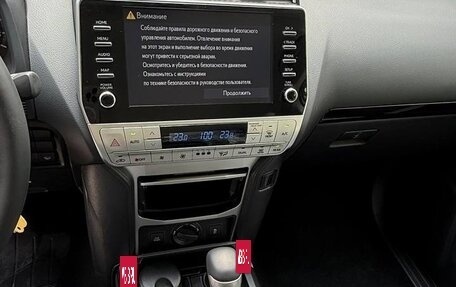 Toyota Land Cruiser Prado 150 рестайлинг 2, 2022 год, 7 500 000 рублей, 17 фотография