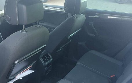 Volkswagen Tiguan II, 2018 год, 2 700 000 рублей, 8 фотография