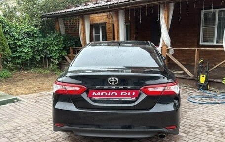 Toyota Camry, 2021 год, 2 700 000 рублей, 4 фотография