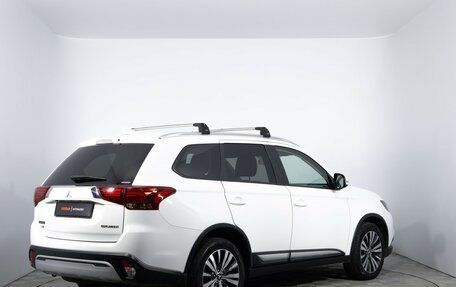 Mitsubishi Outlander III рестайлинг 3, 2019 год, 1 580 000 рублей, 5 фотография