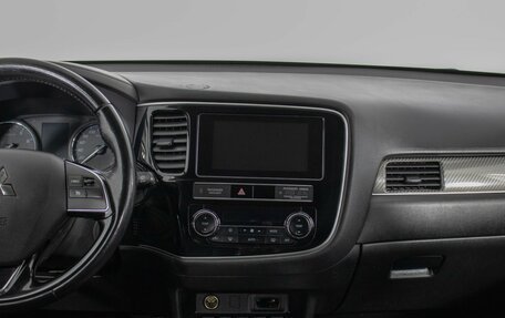 Mitsubishi Outlander III рестайлинг 3, 2019 год, 1 580 000 рублей, 14 фотография