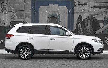 Mitsubishi Outlander III рестайлинг 3, 2019 год, 2 759 000 рублей, 5 фотография