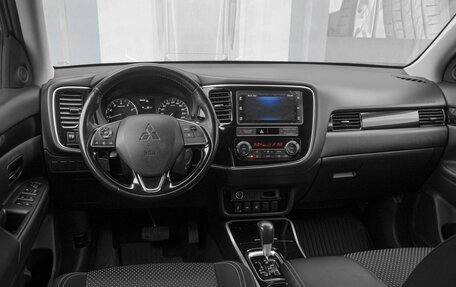 Mitsubishi Outlander III рестайлинг 3, 2019 год, 2 759 000 рублей, 6 фотография
