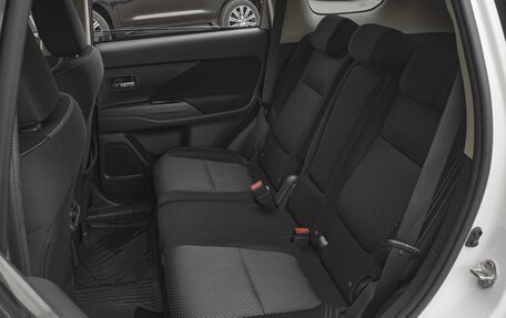 Mitsubishi Outlander III рестайлинг 3, 2019 год, 2 759 000 рублей, 9 фотография
