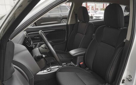 Mitsubishi Outlander III рестайлинг 3, 2019 год, 2 759 000 рублей, 10 фотография