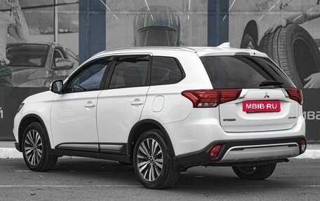 Mitsubishi Outlander III рестайлинг 3, 2019 год, 2 759 000 рублей, 2 фотография