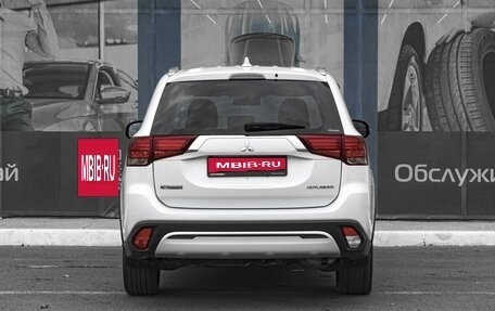 Mitsubishi Outlander III рестайлинг 3, 2019 год, 2 759 000 рублей, 4 фотография