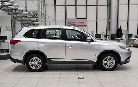 Mitsubishi Outlander III рестайлинг 3, 2016 год, 1 850 000 рублей, 8 фотография