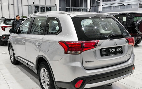 Mitsubishi Outlander III рестайлинг 3, 2016 год, 1 850 000 рублей, 11 фотография