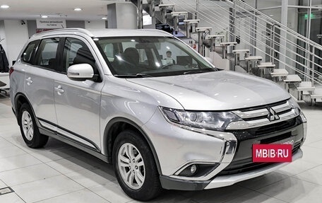 Mitsubishi Outlander III рестайлинг 3, 2016 год, 1 850 000 рублей, 7 фотография