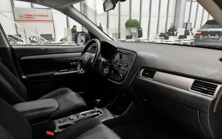 Mitsubishi Outlander III рестайлинг 3, 2016 год, 1 850 000 рублей, 15 фотография