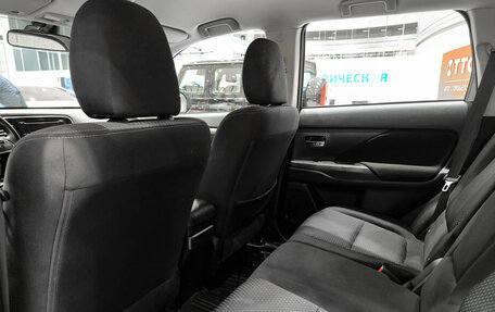Mitsubishi Outlander III рестайлинг 3, 2016 год, 1 850 000 рублей, 16 фотография
