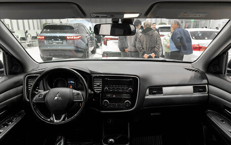 Mitsubishi Outlander III рестайлинг 3, 2016 год, 1 850 000 рублей, 18 фотография