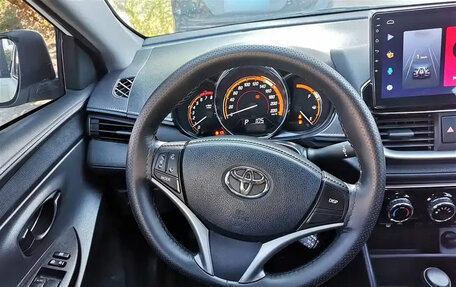 Toyota Yaris, 2022 год, 1 230 000 рублей, 10 фотография