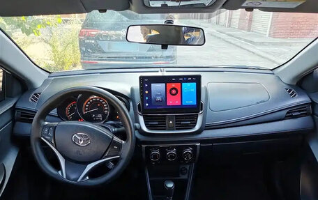 Toyota Yaris, 2022 год, 1 230 000 рублей, 9 фотография