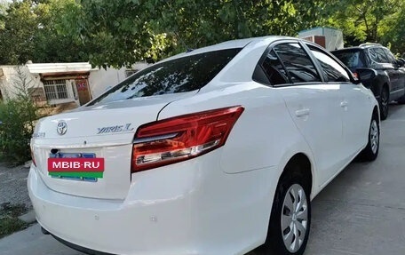 Toyota Yaris, 2022 год, 1 230 000 рублей, 6 фотография