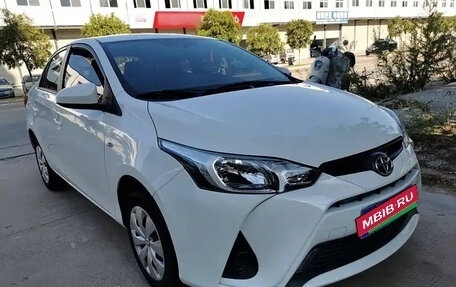 Toyota Yaris, 2022 год, 1 230 000 рублей, 3 фотография