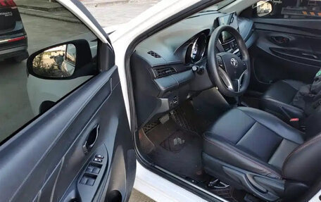 Toyota Yaris, 2022 год, 1 230 000 рублей, 15 фотография